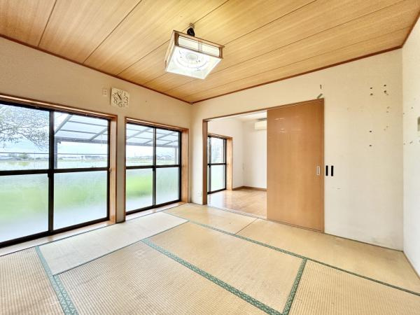 【土地124坪×平屋】香南市野市町下井　中古一戸建ての和室|自然光に包まれる和室。井草の香りに癒やされる、落ち着きあるリラックス空間。