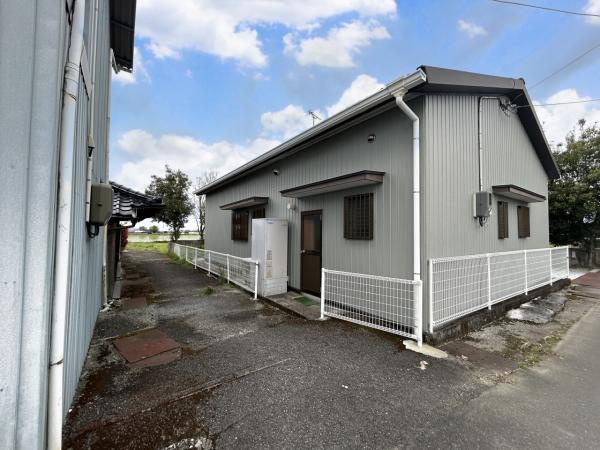 【土地124坪×平屋】香南市野市町下井　中古一戸建ての外観|管理しやすいコンパクトな平屋。階段のないワンフロアの暮らし。