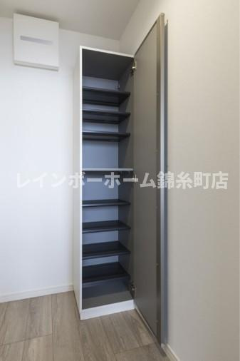 春日部市大枝のアパートの玄関