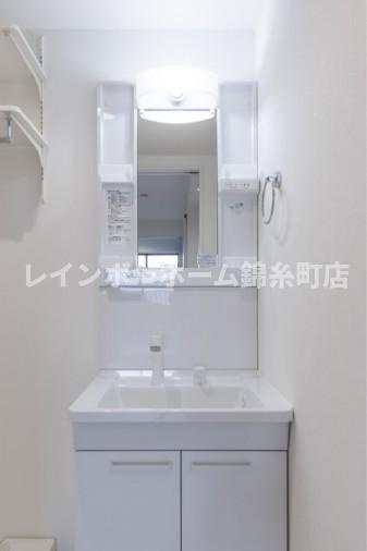 春日部市大枝のアパートの独立洗面台