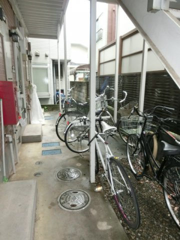 【その他共用部分】 | カサベルデ | 敷地内に駐輪スペース。