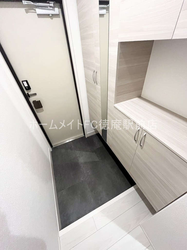 大阪市城東区諏訪３丁目のアパートの玄関