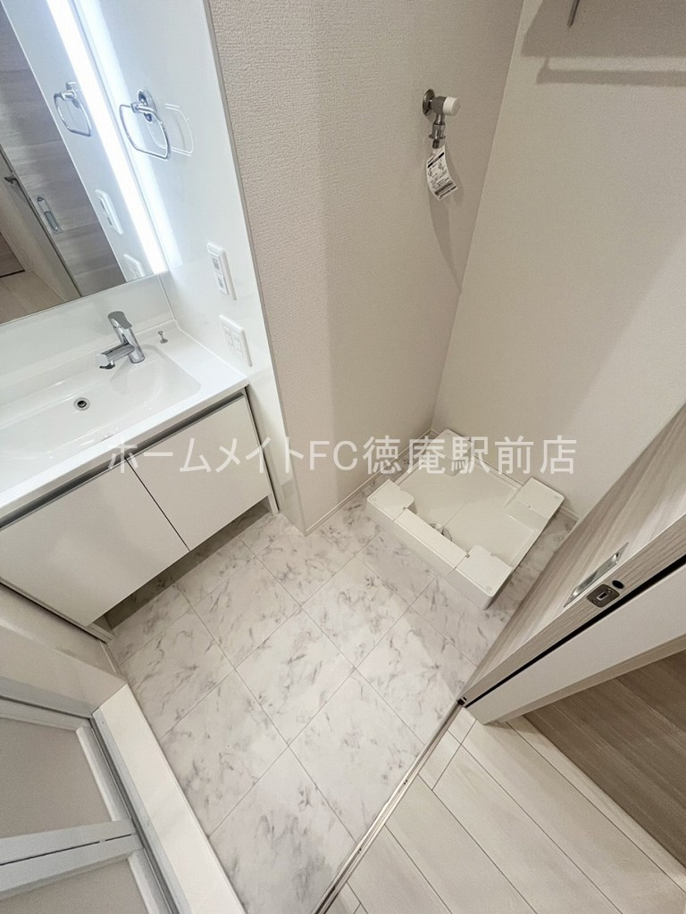 大阪市城東区諏訪３丁目のアパートの洗面所