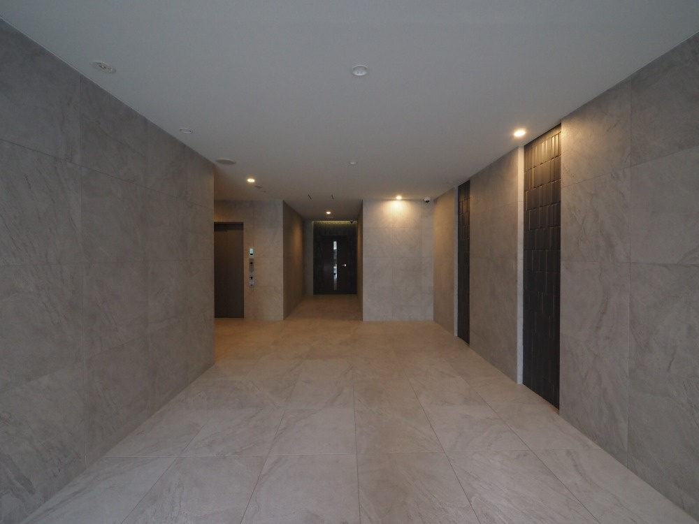 コンフォリア・リヴ桜川ソルテラスのロビー