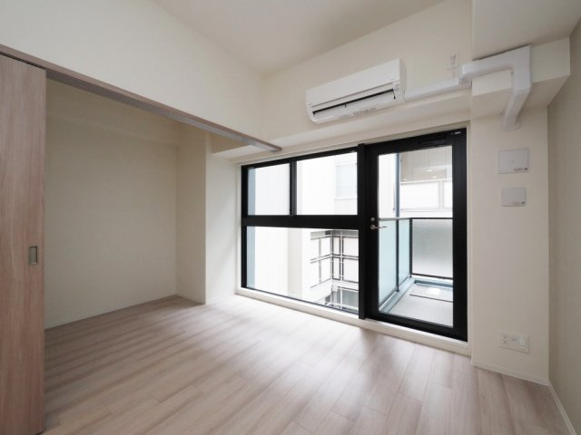 コンフォリア・リヴ桜川ソルテラスの居間・リビング