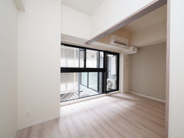 コンフォリア・リヴ桜川ソルテラスの洋室