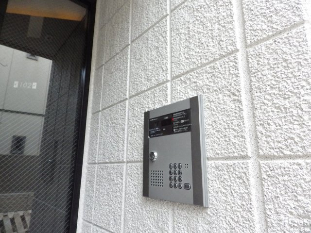 メゾン まつぼっくりのエントランス