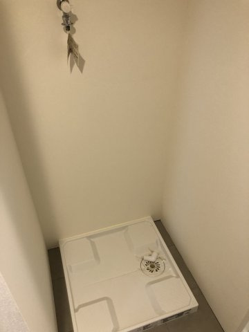 エクサム西新宿の洗面所|他部屋