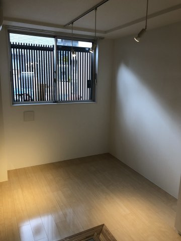 エクサム西新宿の洋室|他部屋