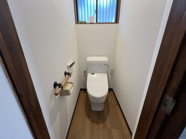 東人丸町戸建のトイレ