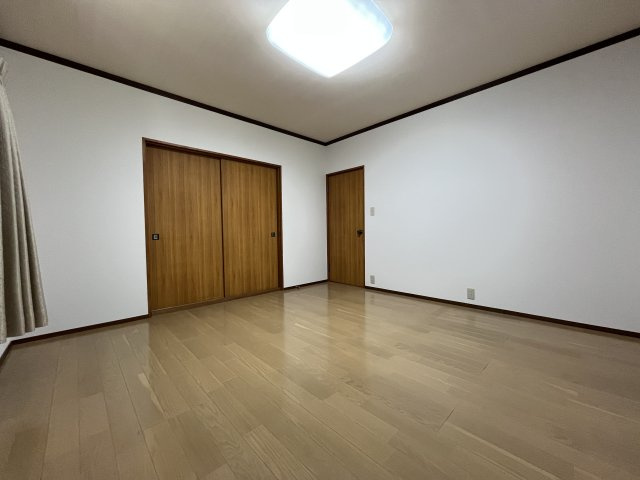 東人丸町戸建の洋室