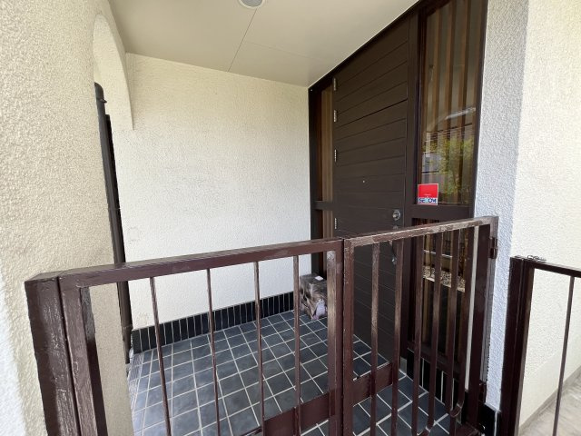 東人丸町戸建のエントランス
