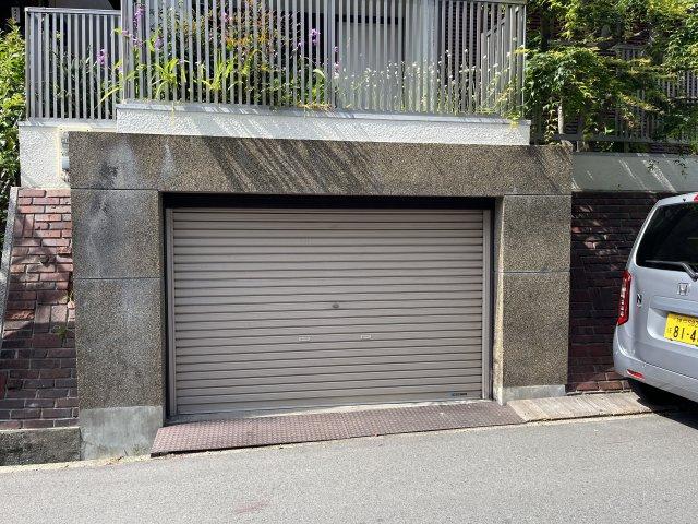 東人丸町戸建の駐車場