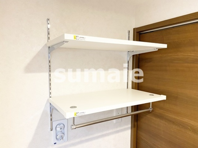 URBAN SKYLINE OMIYAの収納|洗濯機置き場の上には稼働棚☆