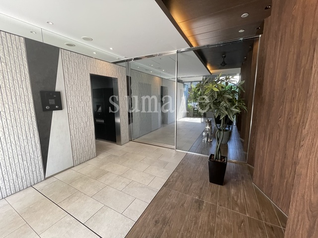 URBAN SKYLINE OMIYAのロビー|内部も立派です♪