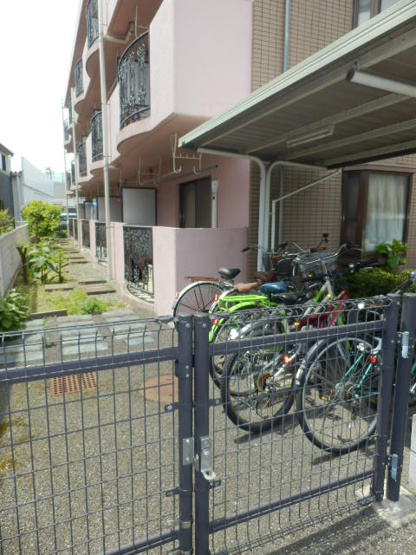 【周辺】 | グランデいづみ | 自転車置場