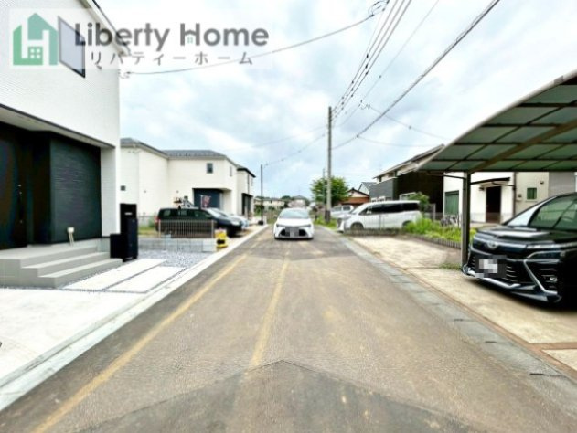 取手市野々井第1期　新築戸建　1号棟の前面道路含む現地写真
