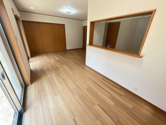 大津市松が丘２丁目 中古戸建の居間・リビング
