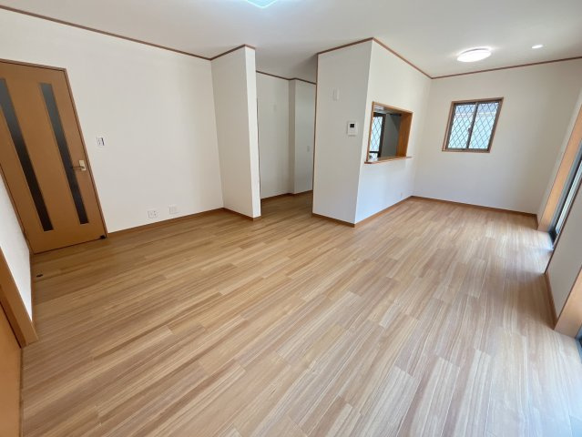 大津市松が丘２丁目 中古戸建の居間・リビング