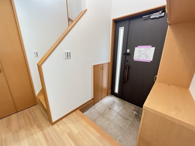 大津市松が丘２丁目 中古戸建の玄関