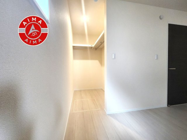 糟屋郡志免町田富1丁目第3-1棟（1号棟）の収納|洋服や大きな荷物が多い方や人数の多いご家族などは、一般的なクローゼットよりもウォークインクローゼットのほうが使い勝手が良いです。