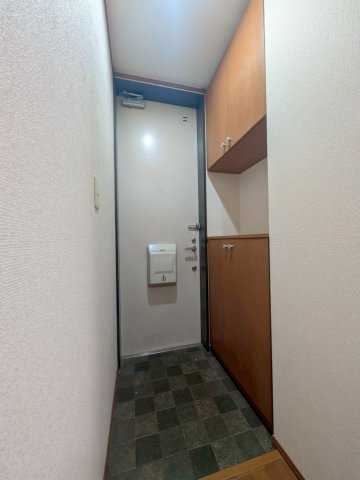 メゾン御所水の玄関
