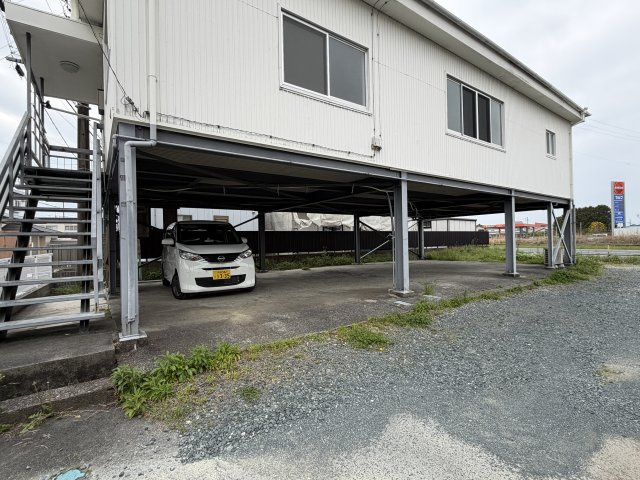 西中瀬1丁目貸店舗の駐車場