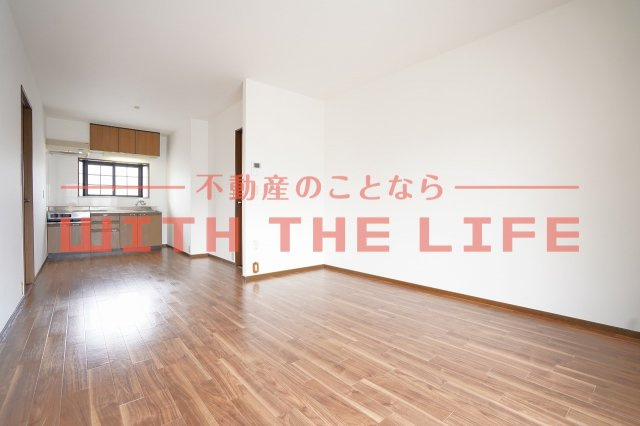 リバー・ビューこもりの【10,000円キャッシュバック対象物件】の居間・リビング|おしゃれなリビングです