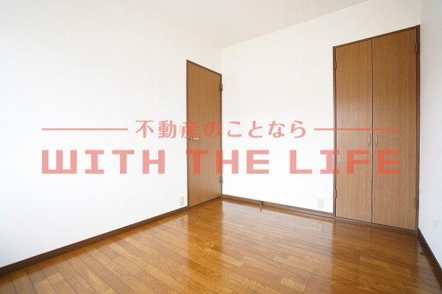 リバー・ビューこもりの【10,000円キャッシュバック対象物件】の寝室|広くて明るい寝室