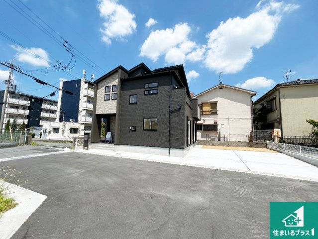 29(土)30(日)現地説明会！　大和高田市曽大根　の前面道路含む現地写真|周辺は閑静な住宅街！前面道路広々で車の出し入れも便利です。駐車が苦手な方でも安心して車庫入れできます！