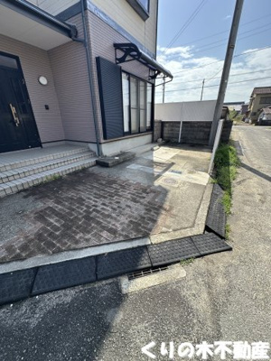 【駐車場】 | 拝志借家 | 駐車場です