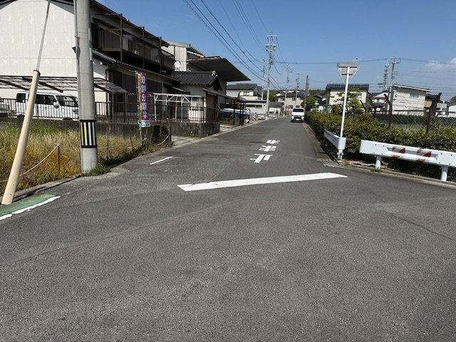 常滑市本郷町4丁目　売地の前面道路含む現地写真|前面道路は6.0m。らくらく駐車できる道幅です♪