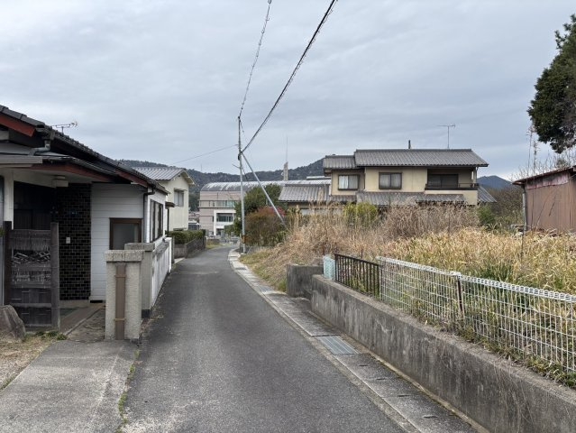 熊野町中溝1丁目の前面道路含む現地写真