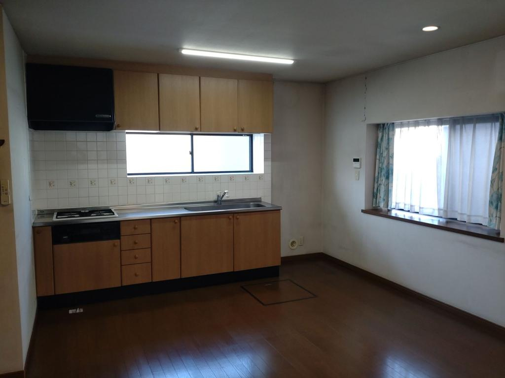所沢市宮本町１丁目の中古一戸建のキッチン|航空公園駅徒歩10分・西所沢駅徒歩12分　2駅利用可能な好立地！
カースペース付4LDK中古一戸建て。
資料請求やご見学などお気軽にお問い合わせください。