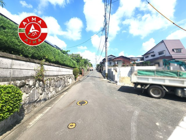 福岡市東区舞松原2丁目第1-2棟（1号棟）の外観|前面道路含む現地の写真です。