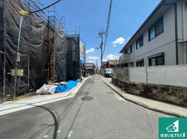 堺市東区日置荘西町　新築一戸建ての前面道路含む現地写真|周辺は落ち着いた街並みの住宅地！子育てがしやすい住環境です！まだ未完成ですが、現地でしかわからない事もございます。是非一度ご覧ください。