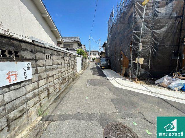 堺市東区日置荘西町　新築一戸建ての前面道路含む現地写真|周辺は落ち着いた街並みの住宅地！子育てがしやすい住環境です！まだ未完成ですが、現地でしかわからない事もございます。是非一度ご覧ください。