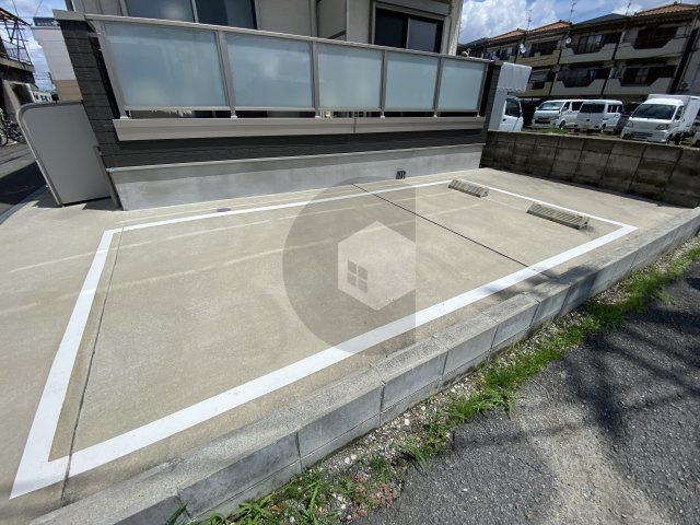 GRANDIR衣摺の駐車場