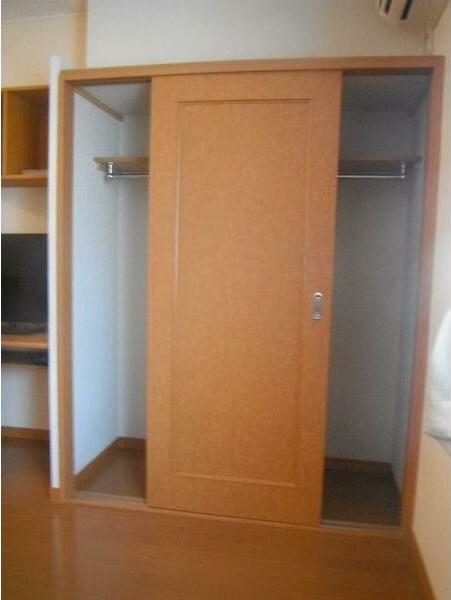 レオパレス中江の収納