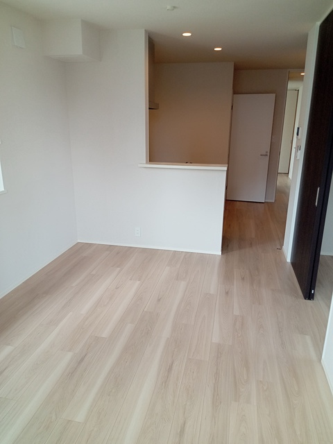 メゾン　リベッチオの居間・リビング|★きれいなフローリングのお部屋です★