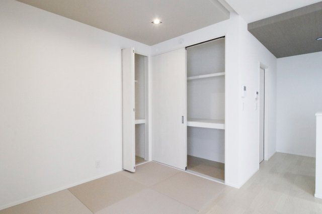 西小二里　中古未入居戸建ての和室|和モダンテイストのタタミコーナー