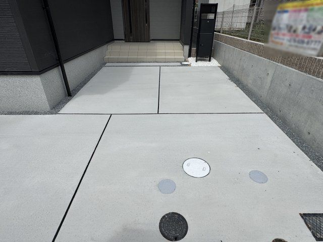 神戸市西区伊川谷町潤和新築戸建２号棟の駐車場
