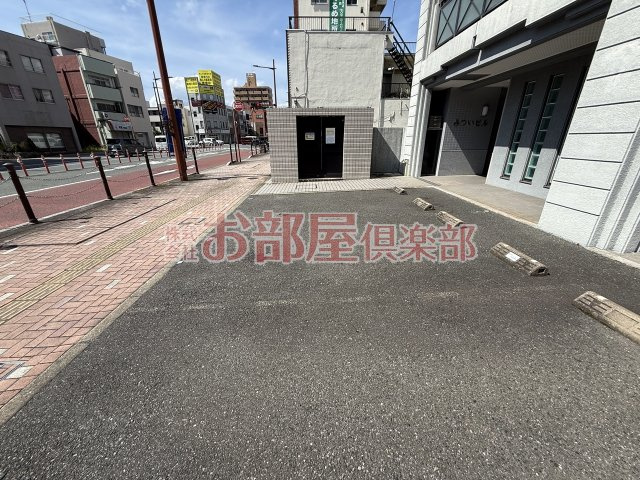 みついビルの駐車場
