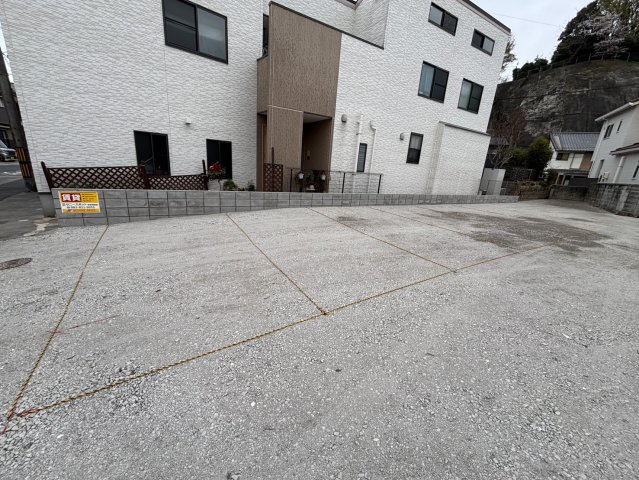 向洋中町6駐車場
