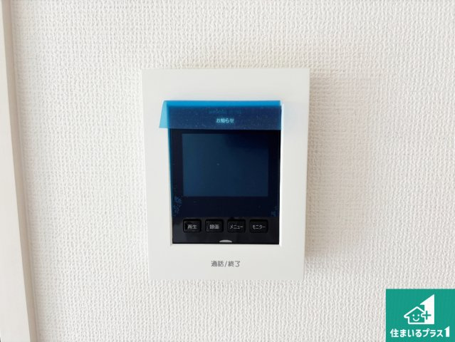 交野市私部　第1期　新築一戸建ての防犯設備|カラーモニターインターホン！声だけでなく来訪者の姿や顔がモニターで確認できるので、小さなお子様がいらっしゃるご家庭でも安心できます！