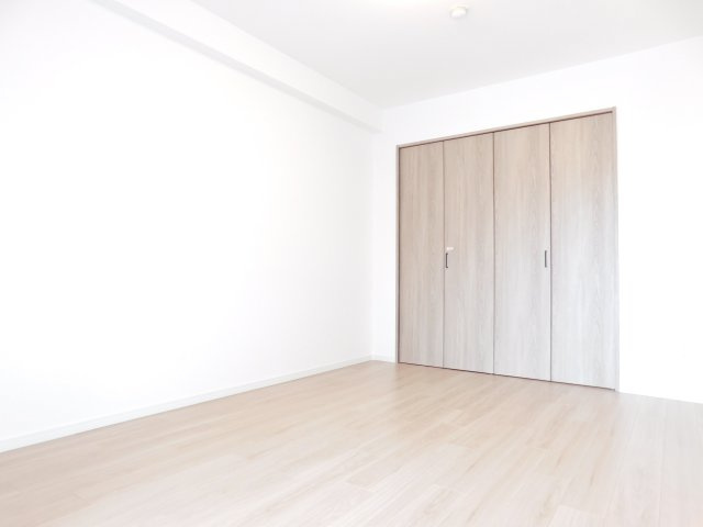 名古屋市中川区柳島町１丁目の中古マンションの洋室|◇洋室◇　　明るい洋室約６．０帖　全居室収納完備！　（令和７年１０月リフォーム済）