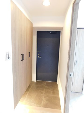 名古屋市中川区柳島町１丁目の中古マンションの玄関|◇玄関◇　　収納完備で玄関がスッキリと片付きます♪