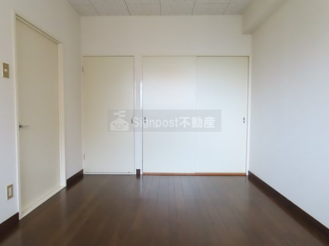 岡西ビルの洋室