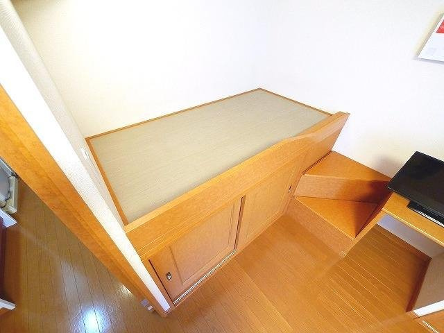 レオパレス伏見Ⅱの寝室|広くて明るい寝室