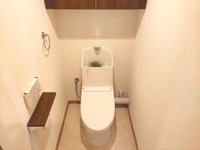 逆瀬川グリーンハイツA棟のトイレ|温水洗浄便座付き